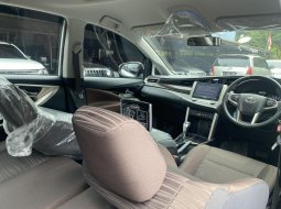 Toyota Kijang Innova V A/T Diesel 2022 Putih Like New 8