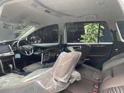 Toyota Kijang Innova V A/T Diesel 2022 Putih Like New 9