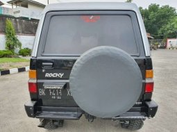 Daihatsu Taft Rocky 1990 Hitam