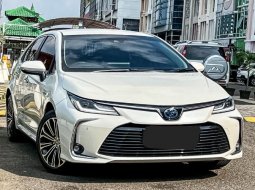 Toyota Corolla Altis Hybrid A/T 2019 putih km26ribuan tangan pertama cash kredit proses bisa dibantu
