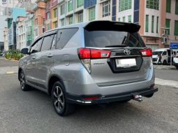Toyota Venturer 2.0 A/T BSN 2022 silver km19rban pajak panjang tangan pertama dari baru siap pakai 4