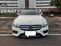 Mercedes-Benz E-Class E 300 SportStyle Avantgarde Line 2018 Putih 1