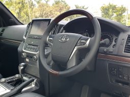 Toyota Land Cruiser VX-R 2017 hitam diesel km41rban pajak panjang cash kredit proses bisa dibantu 12