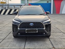 Corolla cross hybrid 1.8 at 2021 hitam km 9 ribu