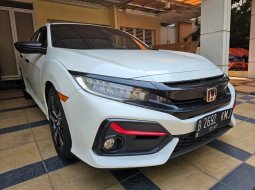 Honda Civic Hatchback 2018 3
