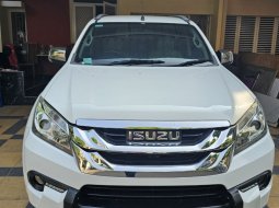 Isuzu MU-X Premiere 2016