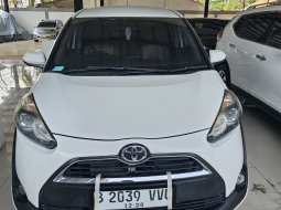 Toyota Sienta V 2016