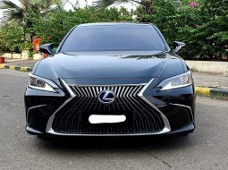 Lexus ES 300h Ultra Luxury 2020 hitam dp 57 jt cash kredit proses bisa dibantu