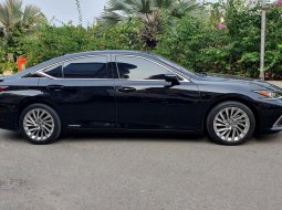 Lexus ES 300h Ultra Luxury 2020 hitam dp 57 jt cash kredit proses bisa dibantu 3