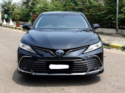 Toyota Camry 2.5 Hybrid 2022 hitam km 9ribuan cash kredit proses bisa dibantu pajak panjang