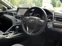 Toyota Camry 2.5 Hybrid 2022 hitam km 9ribuan cash kredit proses bisa dibantu pajak panjang 14
