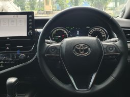 Toyota Camry 2.5 Hybrid 2022 hitam km 9ribuan cash kredit proses bisa dibantu pajak panjang 18