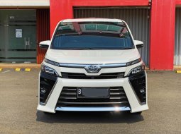 Toyota Voxy 2.0 A/T 2019 dp ceper km 20rb siap tt