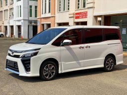 Toyota Voxy 2.0 A/T 2019 km 20rb dp minim bs tt