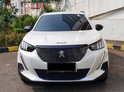 Peugeot 2008 SUV Premium White on Black 2022