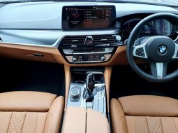KM 4rb! BMW 530i Touring M Sport Wagon LCi At 2022 Grey 13