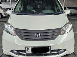 Honda Freed SD A/T ( Matic ) 2010 Putih Good Condition Siap Pakai 1