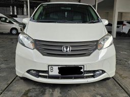 Honda Freed SD AT ( Matic ) 2010 Putih Km 140rban Plat Bekasi