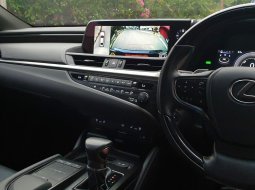 KM 20rb! Lexus ES300 Hybrid Ultra Luxury At 2018 Hitam 10