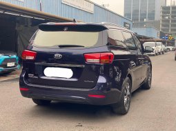 Kia Grand Sedona Ultimate 5