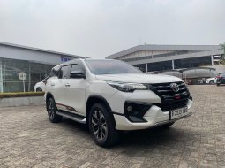 Toyota Fortuner 2.4 TRD AT Putih