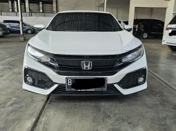 Honda Civic Hatchback RS AT ( Matic ) 2019 Putih Km 45rban Plat Jakarta timur