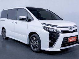 JUAL Toyota Voxy 2.0 AT 2017 Putih