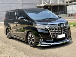 Toyota Alphard 2.5 G A/T 2023 Hitam 3