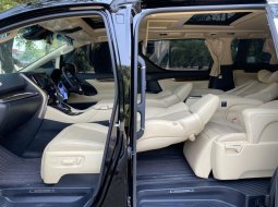 Toyota Alphard 2.5 G A/T 2023 Hitam 8