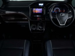 Toyota Voxy 2.0 A/T 2017  - Beli Mobil Bekas Berkualitas 7