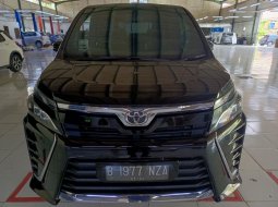 Toyota Voxy 2.0 AT 2019