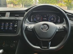 Volkswagen Tiguan Allspace 1.4 TSI At 2020 Abu metalik 12