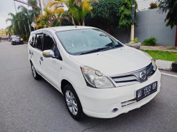 Nissan Grand Livina 1.5 NA 2012 Putih