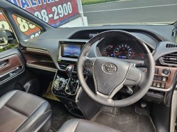 Toyota Voxy 2.0 A/T Tahun 2018 Kondisi Mulus Terawat Seperti Baru 4