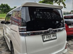 Toyota Voxy 2.0 A/T Tahun 2018 Kondisi Mulus Terawat Seperti Baru 7