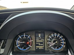 Toyota Venturer 2.4 A/T DSL 2022 Hitam 8