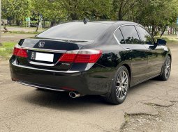 Honda Accord VTi-L 2013 Hitam 3