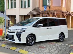 Toyota Voxy 2.0 A/T 2018 km 30rb usd 2019