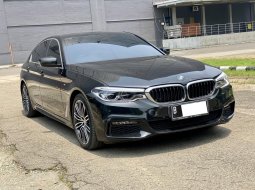 BMW 5 Series 530i M Sport 2020 Hitam 4