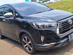 Toyota Kijang Inova Venturer 2.4 A/T DSL 2022 Hitam 2