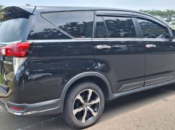 Toyota Kijang Inova Venturer 2.4 A/T DSL 2022 Hitam 3