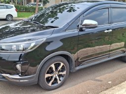 Toyota Kijang Inova Venturer 2.4 A/T DSL 2022 Hitam 4