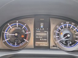 Toyota Kijang Inova Venturer 2.4 A/T DSL 2022 Hitam 8