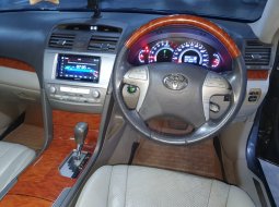 Toyota Camry V 2010 Automatic Hitam 14
