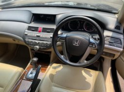 Honda Accord VTi-L 2011 Hitam 8