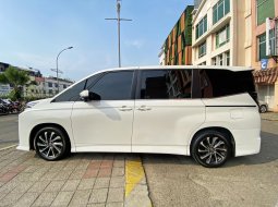 Toyota Voxy 2.0 A/T 2022 nego lemes bs TT 2