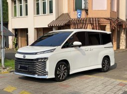 Toyota Voxy 2.0 A/T 2022 dp ceper bs Tkr tambah