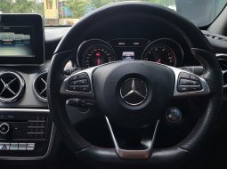 Mercedes-Benz GLA 200 AMG Line 2017 merah pajak panjang cash kredit proses bisa dibantu 15