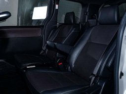 Toyota Voxy 2.0 A/T 2017  - Mobil Murah Kredit 3