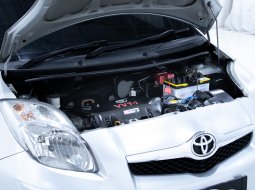 TOYOTA YARIS (SILVER METALLIC)  TYPE E MINOR CHANGE 1.5 A/T (2011) 21